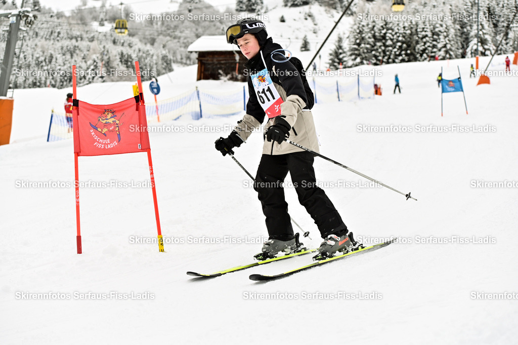 SRF_20.02.2026_0618 | Skirennfotos,Serfaus,Fiss,Ladis,Kinderskirennen,Winter,Tirol,Oberland,skirace,SFL,feelfree,weil wir's genießen,ski,Ski,skifahren,Sonnenplateau, - Realisiert mit Pictrs.com