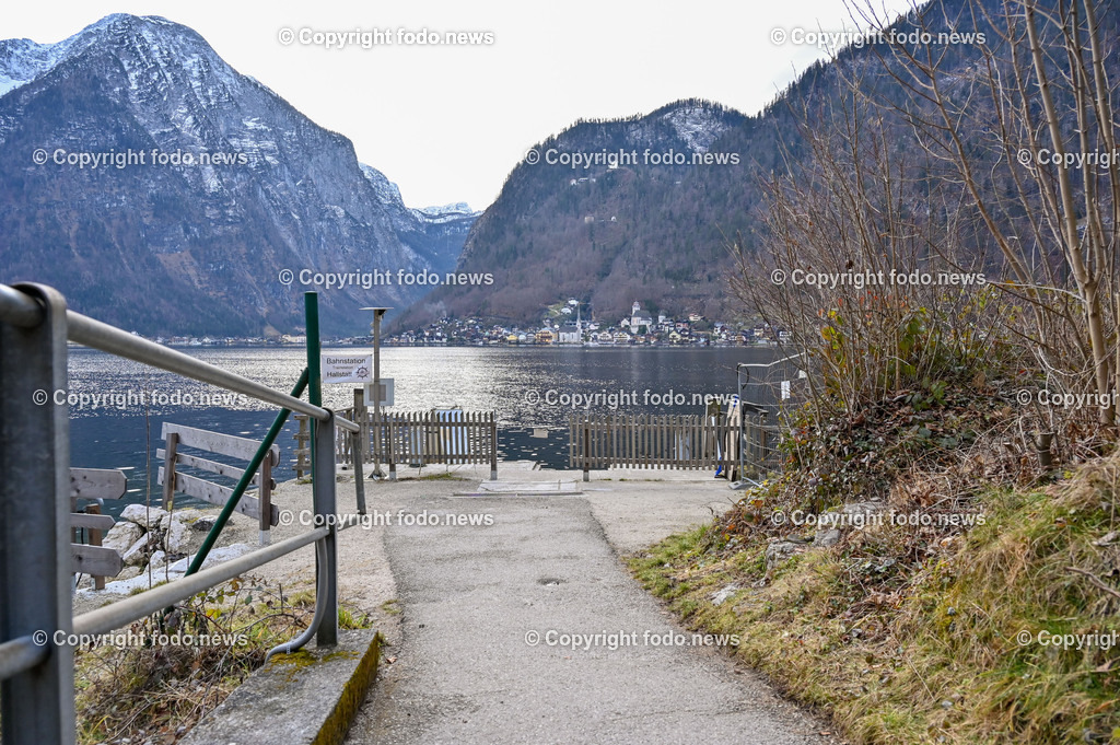 Hallstatt_ 13.01.2023-14 | 13.01.2023, Hallstatt, AUT, Hallstatt, im Bild Bahnstation, Trainstation, Schiffsanlegestelle, Schiff, Transfer