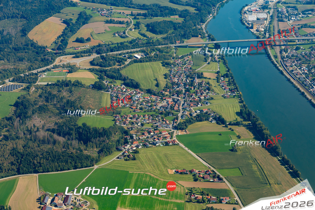 Aktuelles Luftbild von Schalding links der Donau Passau Kauf mit Lizenz / Bildrechten möglich- Die Luftaufnahme wurde 2021 mittels UL-Flugzeug erstellt ( keine Drohne ) - hochauflösende Kamera-Systeme von  Canon -Beste Qualität - Für grossformatige Ausdrucke geeignet. Die Geschenkidee !