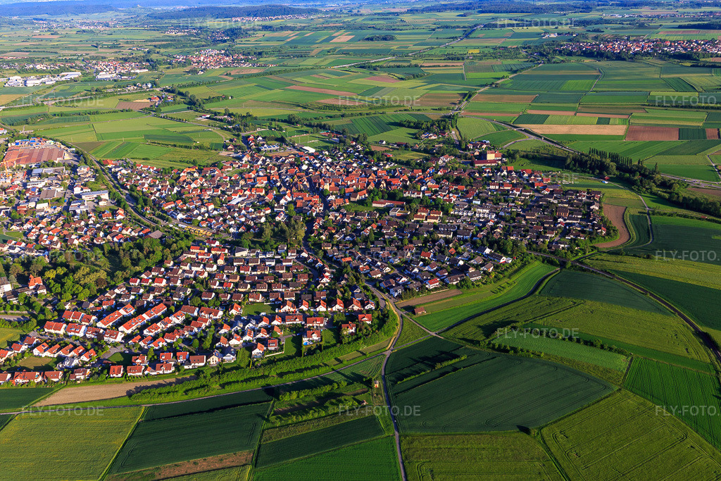 Luftbild: Ortsansicht von Westen im Ortsteil Gültstein in Herrenberg im Bundesland Baden-Württemberg in Deutschland. Foto: IMG_114818.jpg vom 31.05.2019 durch Werner Riehm/FLY-FOTO.de