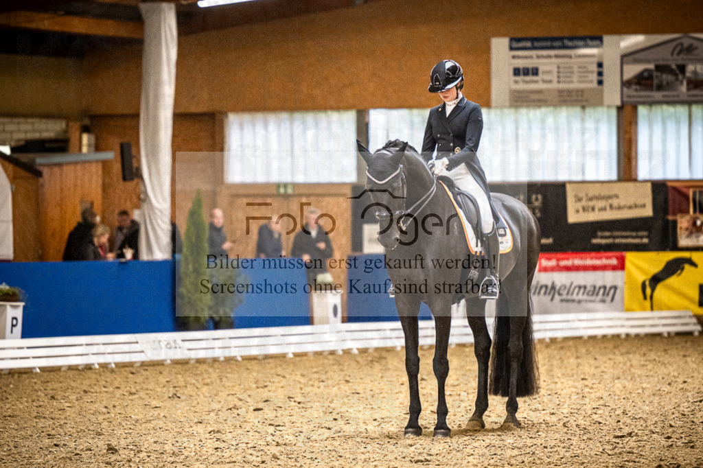 DOS_2340 | Entdecke hochwertige Reitturnierfotos von Foto Oger. Professionell, emotional und authentisch – jetzt Lieblingsmomente im Shop bestellen.Deutschlandweite Turnierfotografie. - Realisiert mit Pictrs.com