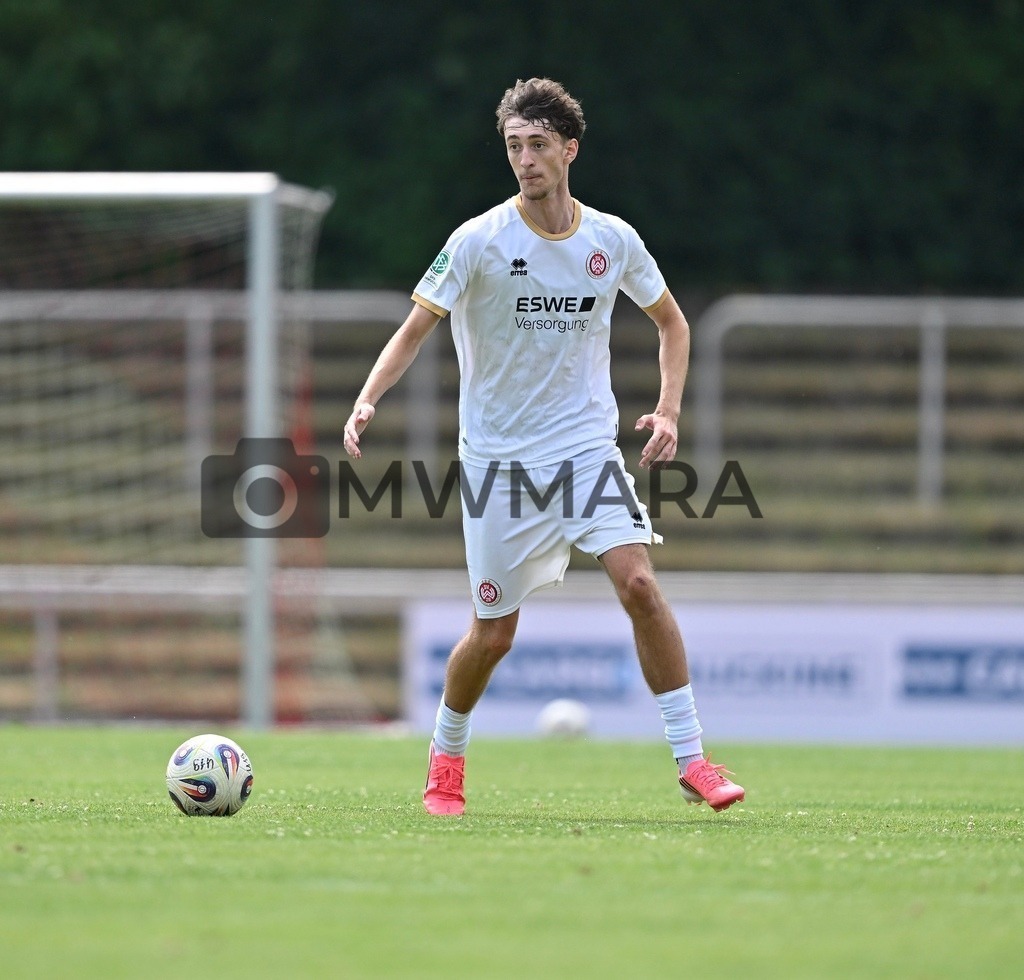 Fußball I Herren I Mannschaftsshooting I Saison 2026-2027 I TSG Hoffenheim II | Nader El-Jindaoui (#30) 13.07.2026 Nahaufnahme, Einzelfoto, Freisteller, Portrait, Porträt, Einzelbild, Herren, 3. Liga, Hoffenheim II, Baden- Wüttemberg, Dietmar-Hopp-Stadion, Teamfoto, Teamshooting, Mannschaftsfoto, Juli - Realisiert mit Pictrs.com