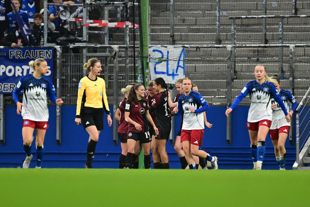 Fußball I Frauen I Saison 2025-2026 I Bundesliga I 10. Spieltag I Hamburger SV - 1. FC Nürnberg I 45598 | Jubel, Begeisterung, Enthusiasmus, Euphorie, Freude, Glücksgefühl, Heiterkeit bei: 1. FC Nürnberg Frauen - Realisiert mit Pictrs.com