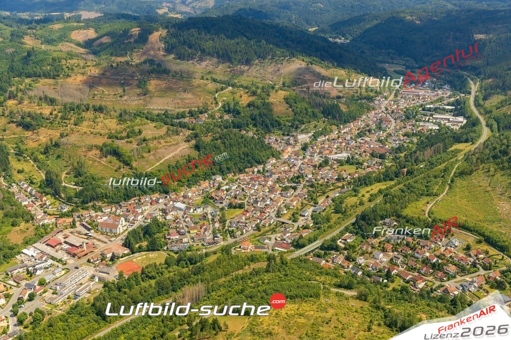 Luftaufnahme der Stadt Wallenfels - Die Luftaufnahme wurde 2025 vom UL-Flugzeug heraus erstellt ( keine Drohne ) - Hochauflösende Luftaufnahme - für professionelle Ausdrucke geeignet. Die Geschenkidee !Mit Lizenz und Bildrechte bestellbar