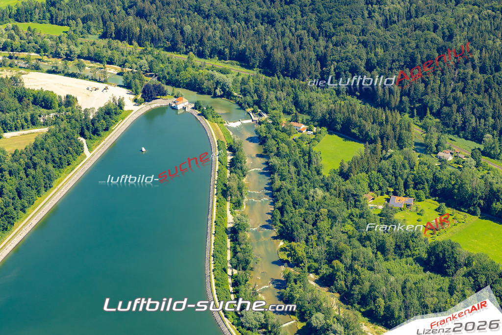 Aktuelles Luftbild von Stausee Feldkirchen-Westerham - Die Luftaufnahme wurde 2022 mittels UL-Flugzeug erstellt ( keine Drohne ) - hochauflösende Kamera-Systeme von  Canon -Beste Qualität - Für grossformatige Ausdrucke geeignet. Die Geschenkidee !