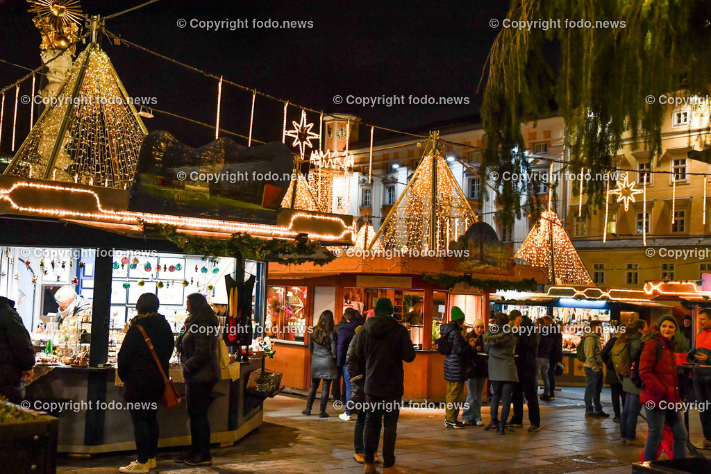 Christkindlmarkt_ Hauptplatz Linz_ 23.11.2022-11 | 23.11.2022, Linz, AUT, Christkindlmarkt, Hauptplatz Linz, Weihnachtsdekoration, im Bild Christkindlmarkt, Hauptplatz Linz, Huetten, Standln