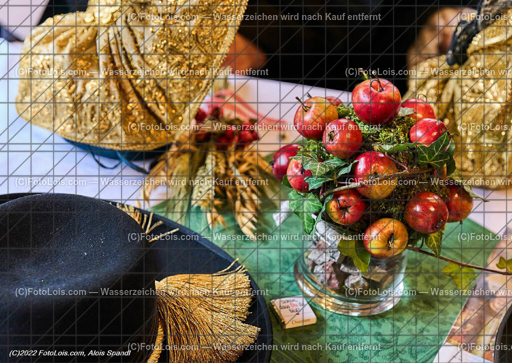 ALP0850_Erntedankfest_Lackenhof-Langau_Goldhauben-Deko | (C)FotoLois.com, Alois Spandl, ERNTEDANKFEST Lackenhof/Langau im rothschild´schen Glassalon in Langau/Maierhöfen, So 2. Okt. 2022.