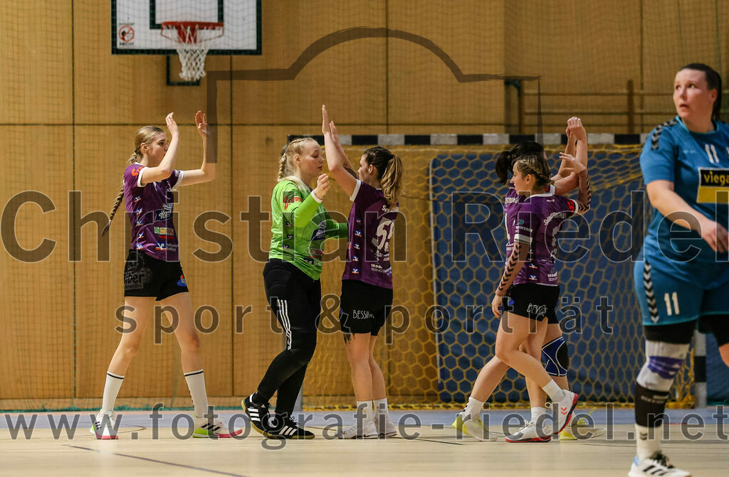 2024-02-24_089_SpVgg_Altenerding_gegen_SSG_Metten_Frauen | Erding, Deutschland, 24.02.2024:
Handball, Bezirksoberliga Frauen Altbayern 2023 / 2024, 15. Spieltag, SpVgg Altenerding gegen SSG Metten, Endergebnis: 32:28

Greta Felbinger (SpVgg Altenerding, #8), Torfrau Hanna Obermair (SpVgg Altenerding, #1), Verena Bauer (SpVgg Altenerding, #55), Lena Prem (SpVgg Altenerding, #5)

Foto: Christian Riedel / fotografie-riedel.net
