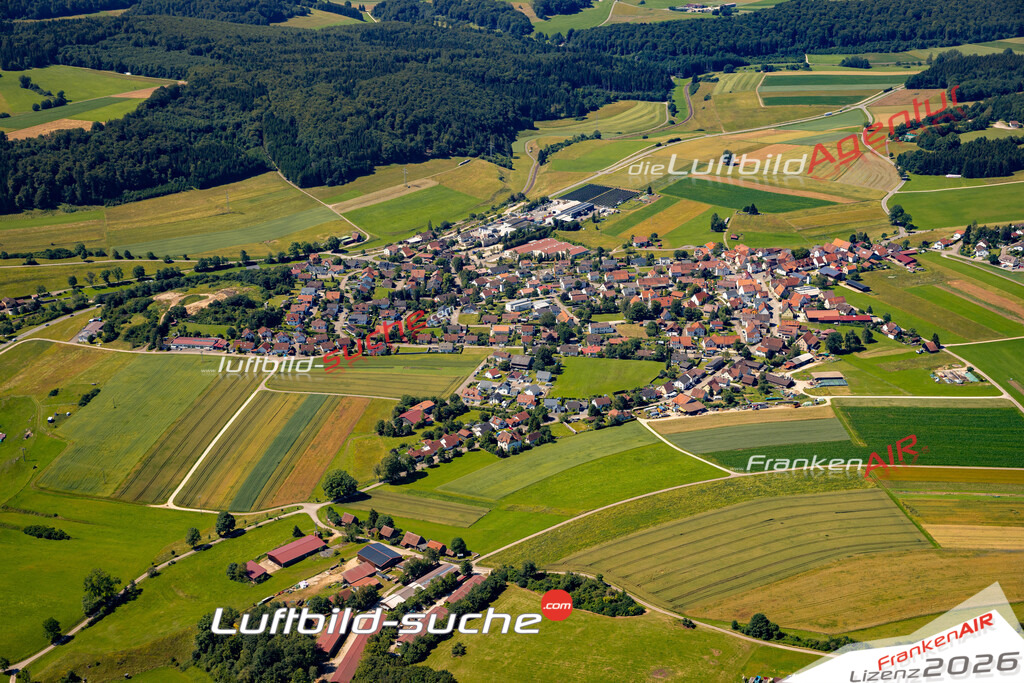 Das Luftbild zeigt : Kohlstetten Engstingen - Die Luftaufnahme wurde 2024 vom UL-Flugzeug aus erstellt ( keine Drohne ) - Hochauflösende Luftaufnahme - Für grossformatige Ausdrucke geeignet. Die Geschenkidee !Mit Lizenz und Bildrechte bestellbar