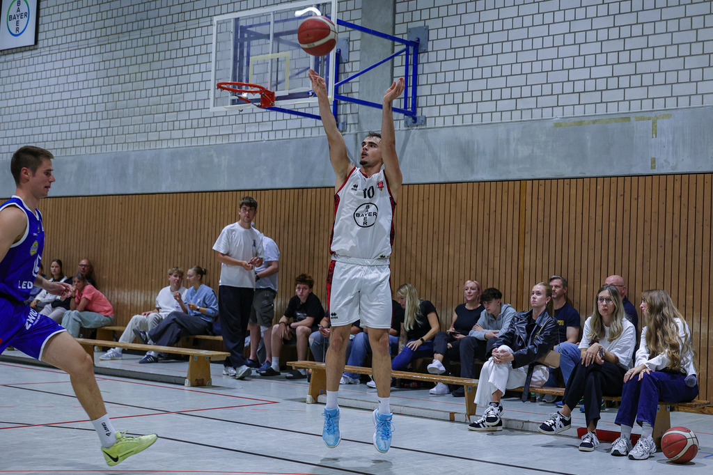 Regio Test BAYER GIANTS vs EN Baskets Schwelm-66 | Fotos von Basketballspielen aus dem Raum NRW fotografiert von Gero Mueller-Laschet und Daniel Schaefer - Realisiert mit Pictrs.com