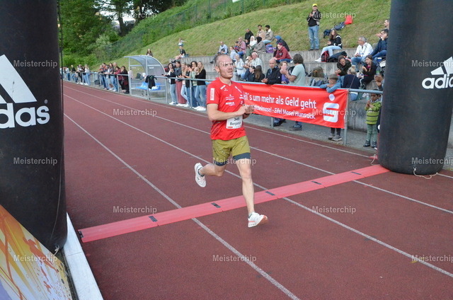 19-22-26_ | Meisterchip Fotoshop - Realisiert mit Pictrs.com