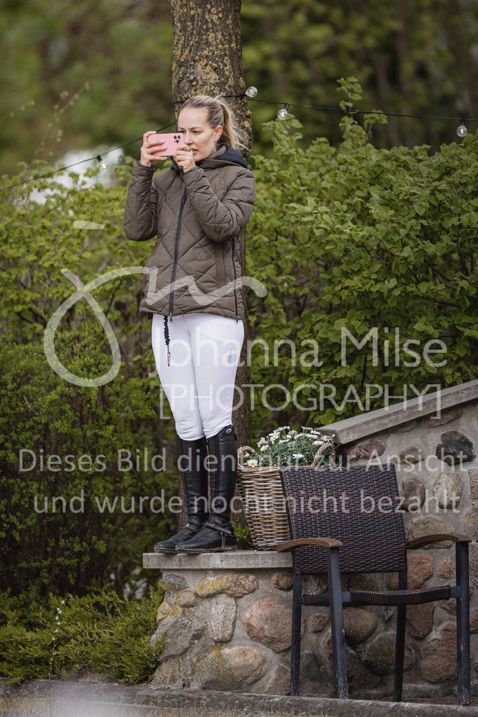 230426_HofSosath_2Ph-L-Spr-873 | Deine schönsten Turniermomente als professionelle Fotos! Entdecke hochwertige Pferdesport-Fotografie im Online-Shop. Jetzt Fotos finden & bestellen!