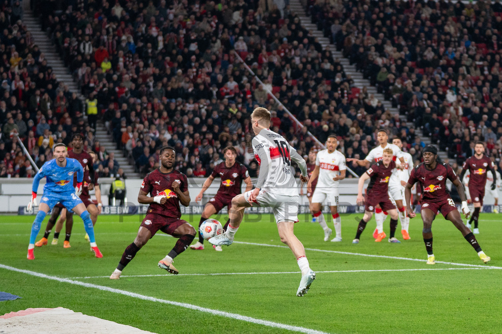 VfB Stuttgart vs. RB Leipzig, Fussball, 1. Bundesliga, 26. Spieltag, 15.03.2026 | Torchance durch Chris Fuehrich (VfB Stuttgart, #10),VfB Stuttgart vs. RB Leipzig, Fussball, 1. Bundesliga, 26. Spieltag, 15.03.2026Foto: photosbyphips/Philip Ziegler