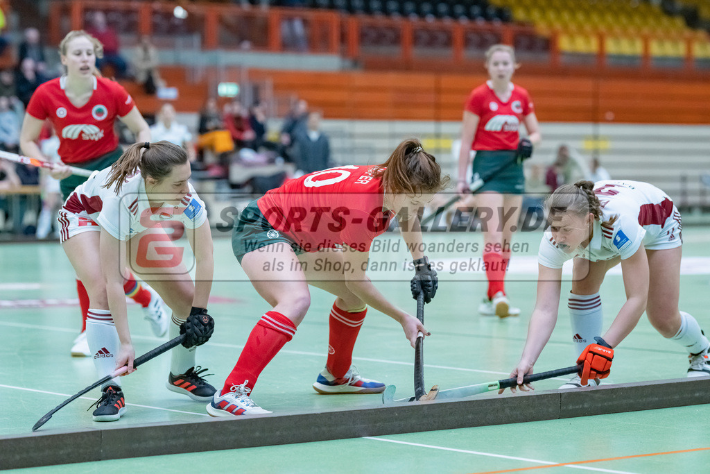 HK_20230122_103058 | 1. Bundesliga ( Halle ) Damen Crefelder HTC - Rot-Weiss Köln am 22.1.2023 Crefelder HTC  ( CHTC ) Halle Glockenspitz , Krefeld , Jule Hufer ( Crefelder HTC #10 ) , Sophie Prumbaum ( Rot-Weiss Köln #27 )