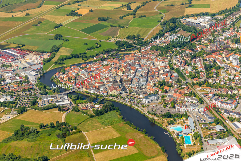 Das Luftbild zeigt :  Cham - Die Luftaufnahme wurde 2023 vom UL-Flugzeug aus erstellt ( keine Drohne ) - Hochauflösende Luftaufnahme - Für grossformatige Ausdrucke geeignet. Die Geschenkidee !Mit Lizenz und Bildrechte bestellbar