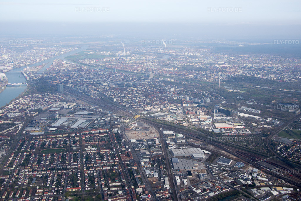 Luftbild: Lindenhof im Ortsteil Niederfeld in Mannheim im Bundesland Baden-Württemberg in Deutschland. Foto: IMG_076964.jpg vom 12.04.2015 durch Werner Riehm/FLY-FOTO.de