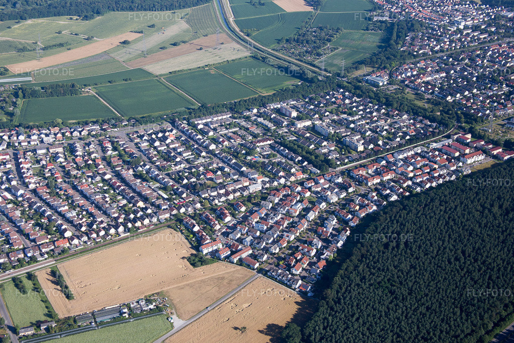 Luftbild: Stadtübersicht aus Osten im Ortsteil Eggenstein in Eggenstein-Leopoldshafen im Bundesland Baden-Württemberg in Deutschland. Foto: IMG_091773.jpg vom 10.07.2016 durch Werner Riehm/FLY-FOTO.de