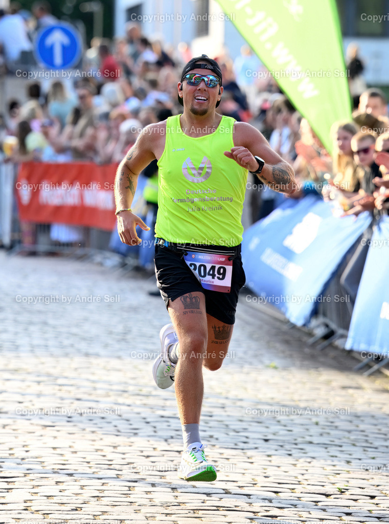 20250613_9850 | SCHMIDT Maurice (Deutsche Vermögensberatung) / 10 km Bäcker Andresen-Lauf / Holstenköstenlauf 2025 / Kleinflecken / 24534 Neumünster / 13.06.25 - Realisiert mit Pictrs.com