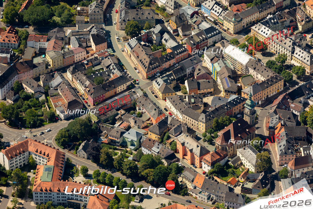 Das Luftbild zeigt : Ludwigstraße Wunsiedel - Die Luftaufnahme wurde 2023 vom UL-Flugzeug aus erstellt ( keine Drohne ) - Hochauflösende Luftaufnahme - Für grossformatige Ausdrucke geeignet. Die Geschenkidee !Mit Lizenz und Bildrechte bestellbar