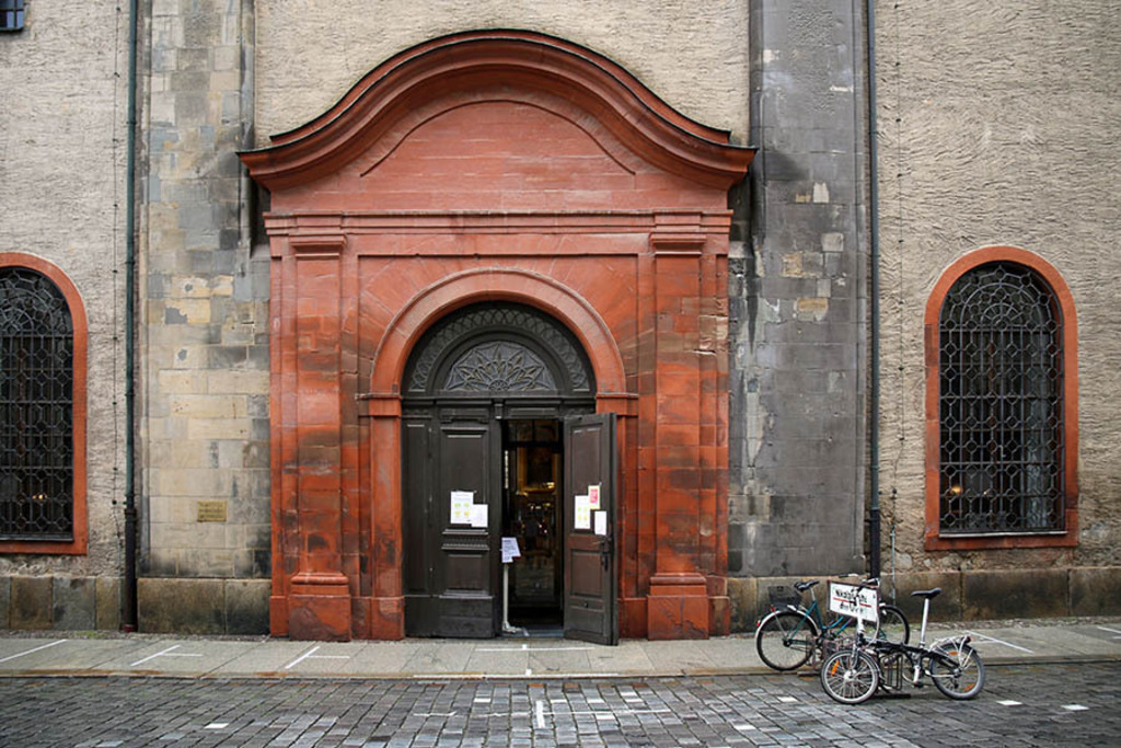 Bildlexikon Leipzig - Nikolaikirche | Das Team hinter BILDLEXIKON LEIPZIG bündelt historische wie aktuelle Informationen über die Stadt Leipzig in Text und Bild auf einer Plattform und stellt diese der interessierten Öffentlichkeit zur Verfügung.