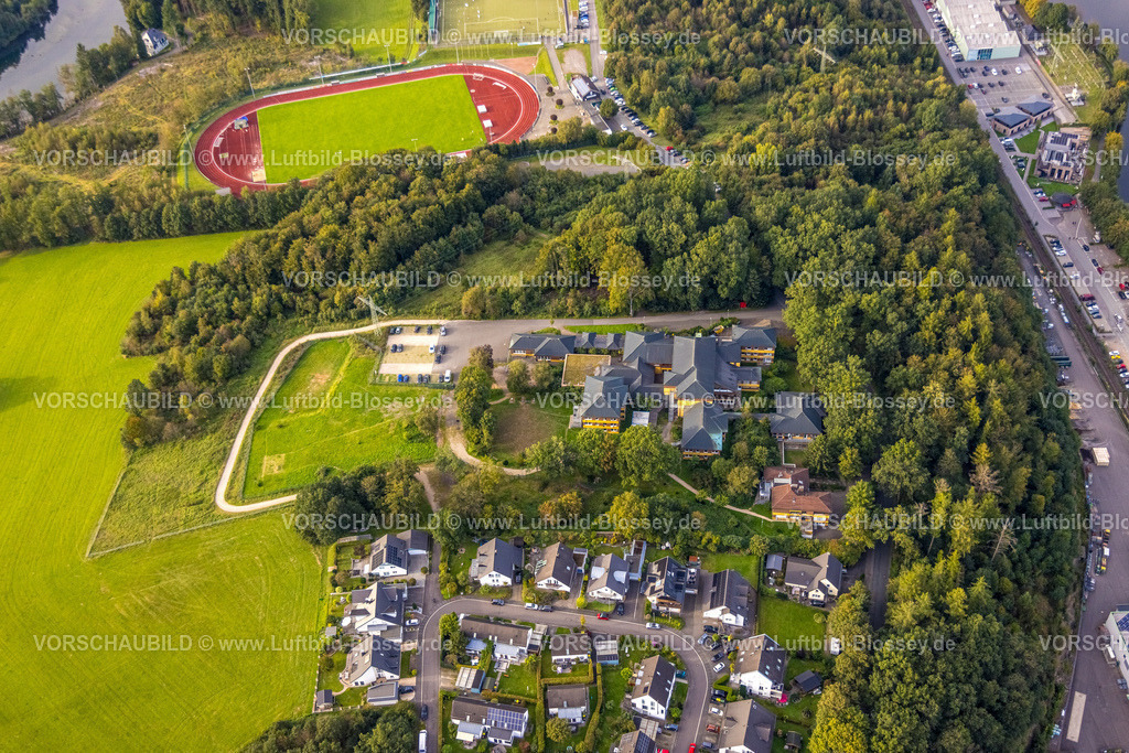 Olpe230913331 | Luftbild, Kreuzbergstadion, Wohnsiedlung Am Finkenhagen, Olpe-Stadt, Olpe, Sauerland, Nordrhein-Westfalen, Deutschland