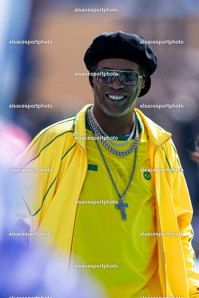 FOOTBALL : Argentine vs Espagne – Finale de la Coupe du Monde FIFA 2026. New York New Jersey Stadium, East Rutherford, New Jersey, États-Unis. 19/07/2026. | Ronaldinho Gaúcho assiste à la finale de la Coupe du Monde de la FIFA 2026 entre l'Argentine et l'Espagne au New York New Jersey Stadium, à East Rutherford (New Jersey), le 19 juillet 2026, aux États-Unis.