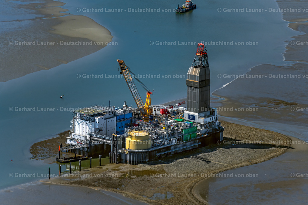 4037297 | DITHMARSCHEN 2020 Blick auf das Ölfeld Mittelplate mit der gleichnamigen Bohr- und Förderinsel Mittelplate A der RWE und der Wintershall Holding GmbH in der Nordsee im Bundesland Schleswig-Holstein.