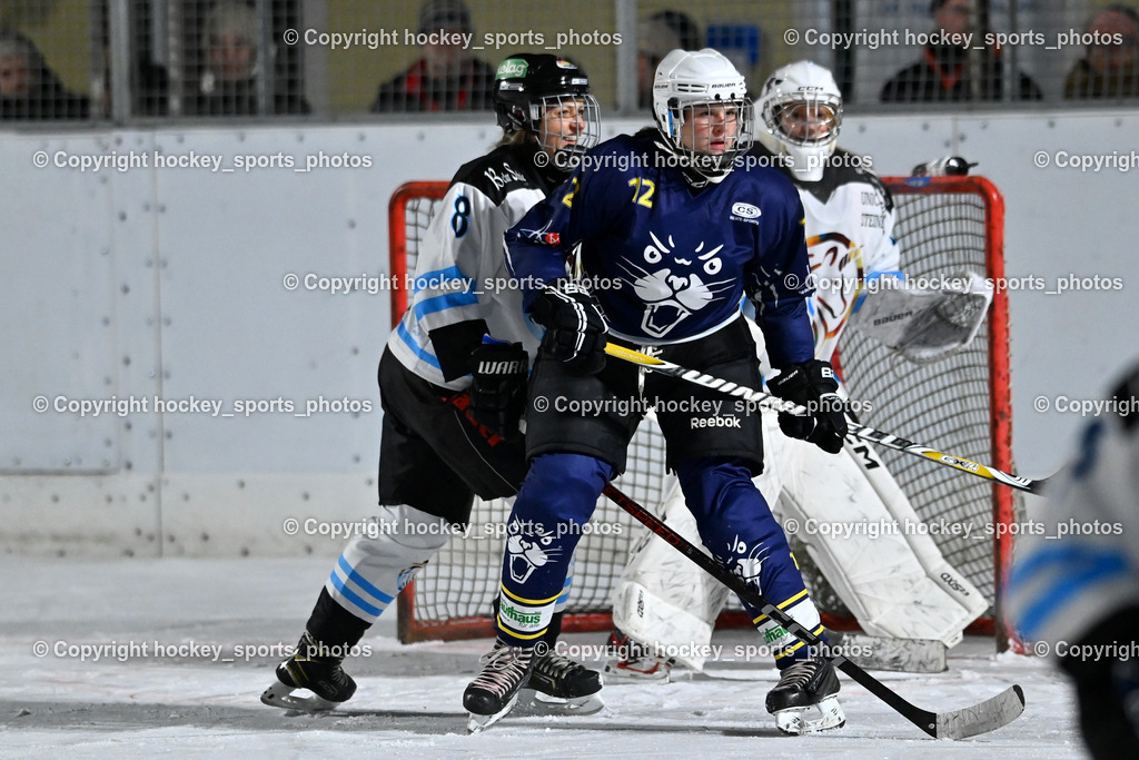 Wildcats Paternion vs. Unicorns Steindorf | #8 Sint Claudia UNICORNS STEINDORF, #12 Tritthart-Traunig Sandra WILDCATS PATERNION, Wildcats Paternion vs. Unicorns Steindorf, Wildcats Paternion vs. Unicorns Steindorf am 02.01.2026 in Paternion (Eislaufplatz Paternion), Austria, (Photo by Bernd Stefan)