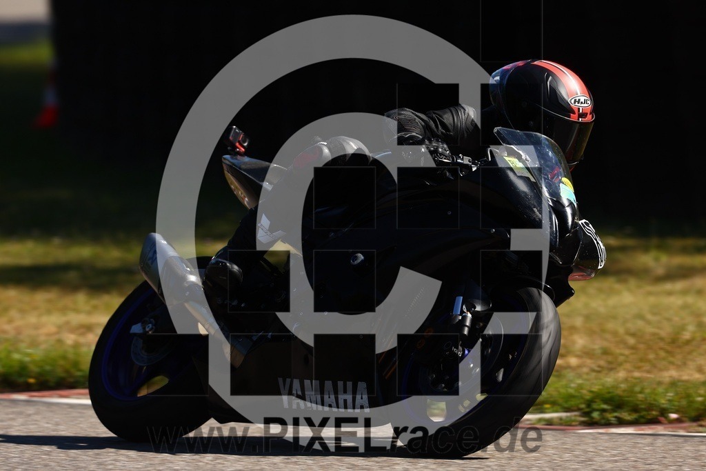 0085-20250530_00927 | Schöne Erinnerungen an spannende Momente - das festzuhalten ist unser Job. PIXELrace.de ist seit 2003 auf den Rennstrecken Europas unterwegs um die Action draußen beim Fahren und die wunderbare Stimmung imm Fahrerlager für euch einzufangen.