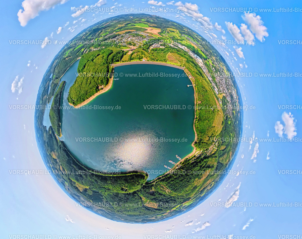 Attendorn250808095Biggesee | Luftbild, Biggesee Talsperre, umgeben von Wald, Erdkugel, Fisheye Aufnahme, Fischaugen Aufnahme, 360 Grad Aufnahme, tiny world, little planet, fisheye Bild, Neu-Listernohl, Attendorn, Sauerland, Nordrhein-Westfalen, Deutschland
