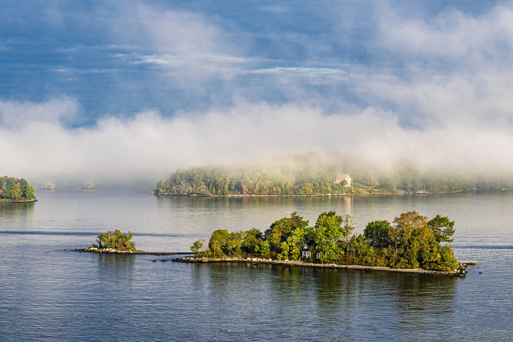 Inseln im Schärengarten mit Nebel vor Stockholm, Schweden | Inseln im Schärengarten mit Nebel vor Stockholm, Schweden.