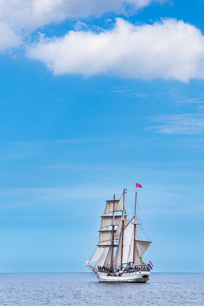 Segelschiff auf der Ostsee während der Hanse Sail in Rostock | Segelschiff auf der Ostsee während der Hanse Sail in Rostock.
