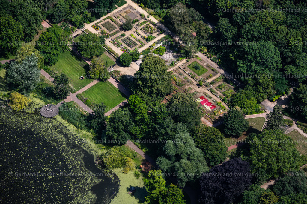 4035613 | BRAUNSCHWEIG 31.07.2020 Parkanlage " Schul- und Bürgergarten " an der Straße Doweseeweg im Ortsteil Siegfriedviertel in Braunschweig im Bundesland Niedersachsen, Deutschland. // Park of " Schul- and Buergergarten " on street Doweseeweg in the district Siegfriedviertel in Brunswick in the state Lower Saxony, Germany. Foto: Gerhard Launer