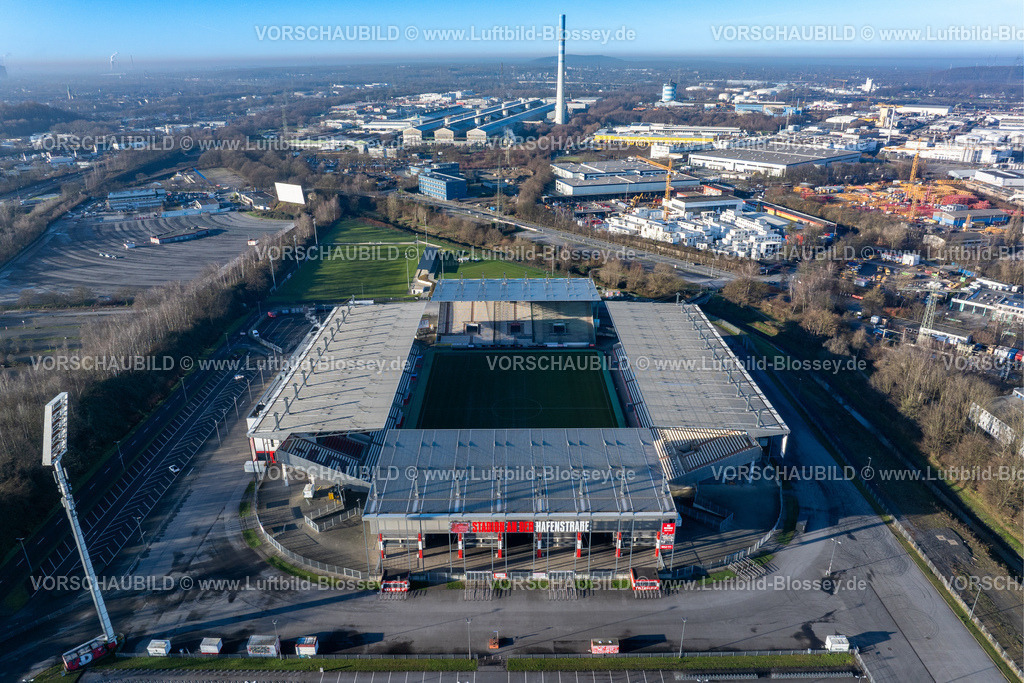 Essen241260055RWE-StadionAnDerHaffenstrasse | Luftbild, Fußballstadion an der Hafenstraße des Clubs Rot-Weiss Essen,3. Bundesliga , Essen-Borbeck, Tribünen, ,Essen, Ruhrgebiet, Nordrhein-Westfalen, Deutschland Copyright: Blossey Mantler