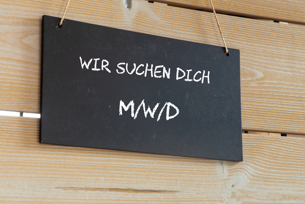 Wir suchen Dich m/w/d | Wir suchen Dich / Wir suchen Verstärkung: Auf einem Schild steht WIR SUCHEN DICH M/W/D (Vorlage Mitarbeitersuche) - Realisiert mit Pictrs.com