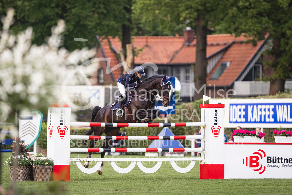 240509_Hamburg_Amateur-Large-206 | Deine schönsten Turniermomente als professionelle Fotos! Entdecke hochwertige Pferdesport-Fotografie im Online-Shop. Jetzt Fotos finden & bestellen!