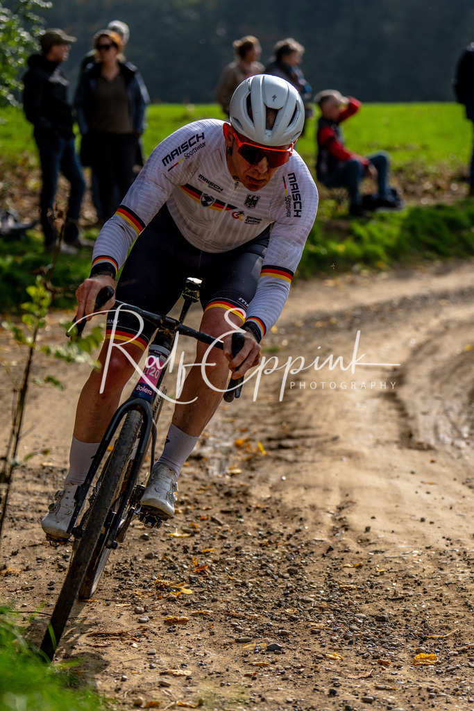 Ralf Eppink Photography 20251012_DSC05049 | Sportfotografie, Eventfotografie, Porträtfotografie, Radsport Fotograf, Triathlon Fotograf, Düsseldorf Fotograf, Köln Fotograf, Actionfotografie, Teamfotografie, Peoplefotografie, Business Portraits, Veranstaltungsfotografie, Reportagefotografie - Realisiert mit Pictrs.com