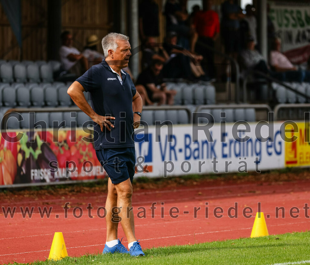2023-09-03_057_SV_Anzing_gegen_TSV_Ottobrunn | Anzing, Deutschland, 03.09.2023:
Fußball, Kreisliga 2023 / 2024, Testspiel, 3. Spieltag, Endergebnis: 3:0

Trainer Franz Pritzl (TSV Ottobrunn)

Foto: Christian Riedel / fotografie-riedel.net