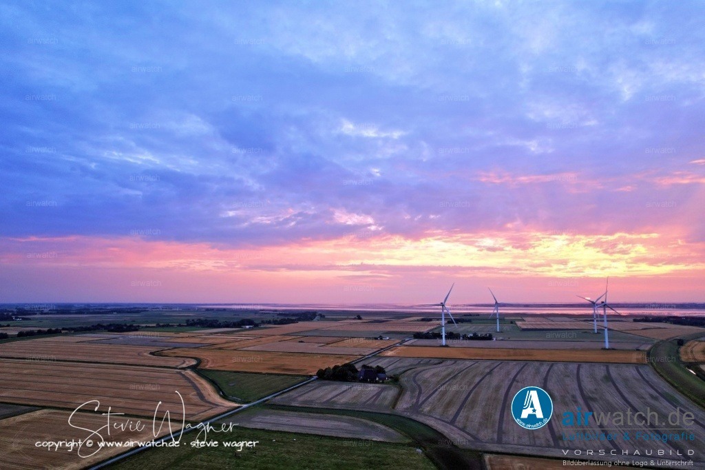 Windpark - Simonsberg | Entdecken Sie atemberaubende Luftbilder und Fotografien auf airwatch.de - Tauchen Sie ein in eine Welt voller faszinierender Aufnahmen aus der Vogelperspektive.