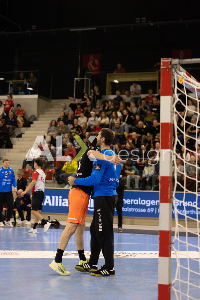 Handballen I Herren I Saison 2025-2026 I Quickline Handball League 2026 | Men I 18. Spieltag I Pfade Winterthur - Kadetten Schaffhausen I 20.12.2025 | 3 Yari Prince (Kadetten Schaffhausen) - Flügel links  I 1 Moreno Car (Kadetten Schaffhausen) - Torhüter - Realisiert mit Pictrs.com