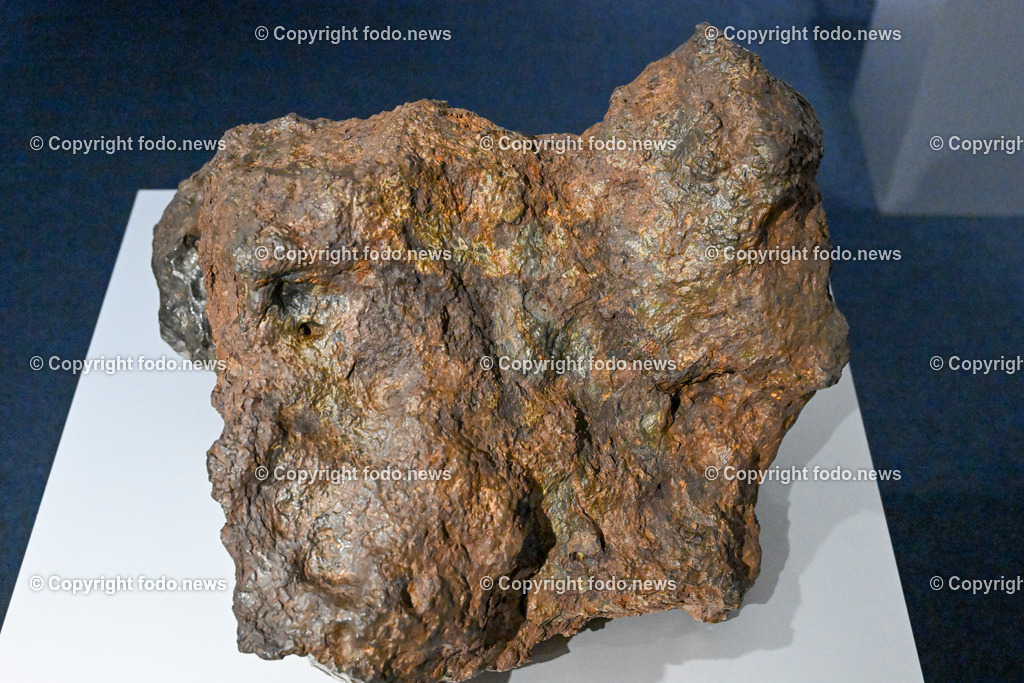 Communale Ooe_ Kosmos Neue Welten_ Peuerbach_ 30.05.2023-24 | 30.05.2023, Peuerbach, AUT, Communale Ooe, Kosmos Neue Welten, im Bild Meteorit