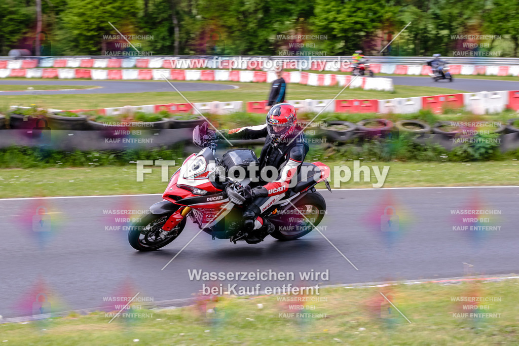 MotoTeamVBK-20928 | Hier findet Ihr Bilder von Touristenfahrten auf der Nürburgring Nordschleife oder von anderen Veranstaltungen die ich besucht habe. Viel Spass beim Durch Schauen 