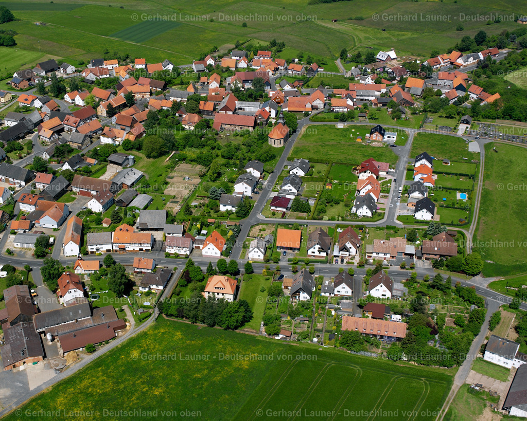2615508 | WAHLEN 09.06.2006 Wohngebiet einer Einfamilienhaus- Siedlung  in Wahlen im Bundesland Hessen, Deutschland // Single-family residential area of settlement  in Wahlen in the state Hesse, Germany Foto: Gerhard Launer