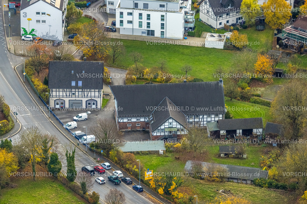 Hagen251101551 | Luftbild, Hof und Fachwerkhaus Joachim Beinhold GmbH, herbstliche Bäume, Hochschulviertel, Hagen, Ruhrgebiet, Nordrhein-Westfalen, Deutschland
