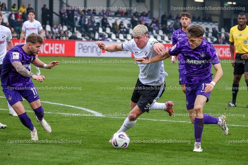 xSSCx08112501119 | 08.11.2025, xsscx, Fuﬂball 3. Liga, SC Verl - FC Erzgebirge Aue, 14. Spieltag, Sportclub Arena, Saison 2025 2026: Alessio Besio (SC Verl #23) im Zweikampf gegen Pascal Fallmann (Erzgebirge Aue #17) DFB regulations prohibit any use of photographs as image sequences and or quasi-video.
