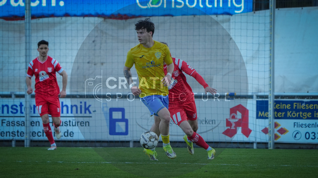 Fußball, Herren, Saison 2025/2026, Regionalliga Nordost, 22. Spieltag, FSV 63 Luckenwalde vs. Hallescher FC, Dienstag 07.04.2026, Werner-Seelenbinder-Stadion Luckenwalde, | Fußball, Herren, Saison 2025/2026, Regionalliga Nordost, 22. Spieltag, FSV 63 Luckenwalde vs. Hallescher FC, Dienstag 07.04.2026, Werner-Seelenbinder-Stadion Luckenwalde, Im Bild: Matthew Meier (Luckenwalde) - Realisiert mit Pictrs.com