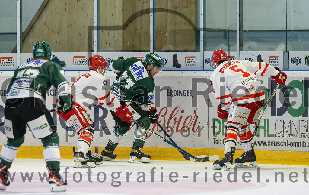2023-09-10_081_TSV_Erding_gegen_EHC_Klostersee | Erding, Deutschland, 10.09.2023:
Eishockey, Bayernliga 2023 / 2024, Testspiel, TSV Erding gegen EHC Klostersee, Endergebnis: 10:1

Cheyne Matheson (Erding Gladiators, #37), Stefan Würmseer (EHC Klostersee, #5)

Foto: Christian Riedel / fotografie-riedel.net