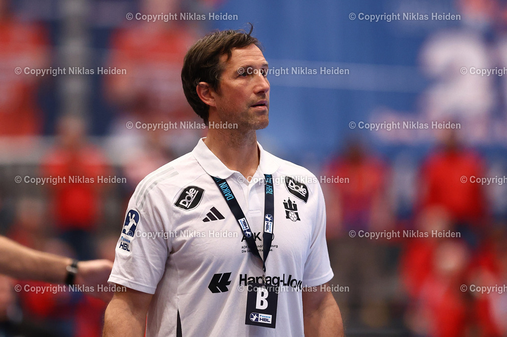 NH_HandballSportVereinHamburg_VfLGummersbach_HandballBundesliga_27022025 | Torsten Jansen (Trainer, HSV Hamburg)Handball I Herren I Bundesliga (Daikin HBL) I Saison 2024-2025 I 21. Spieltag I HSV Hamburg - VfL Gummersbach I 27.02.2025 I Sporthalle Hamburg