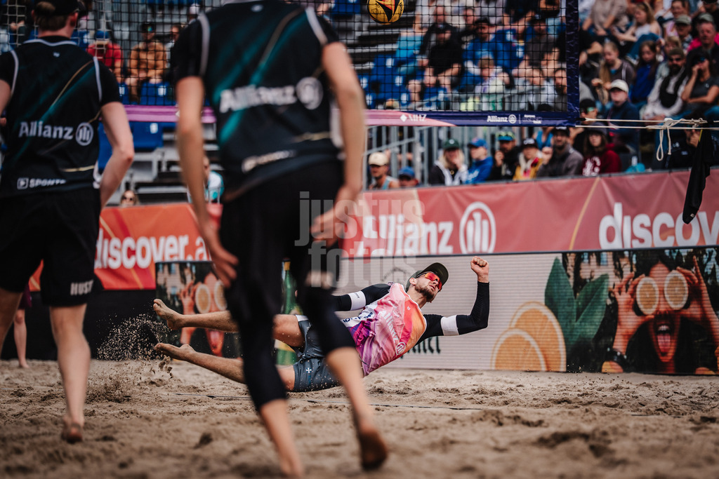 Beachvolleyball | Männer | Deutsche Meisterschaften 2025 Timmendorfer Strand | 05.09.2025 | Benedikt Sagstetter springt zum Ball