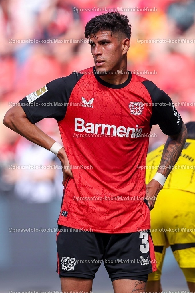 B0411052503437 | 11.05.2025, Fußball, Bayer 04 Leverkusen - Borussia Dortmund, 1. Fußball Bundesliga, 33. Spieltag, BayArena, Saison 2024 2025: Piero Hincapie (Bayer04 Leverkusen #3) DFB regulations prohibit any use of photographs as image sequences and or quasi-video.